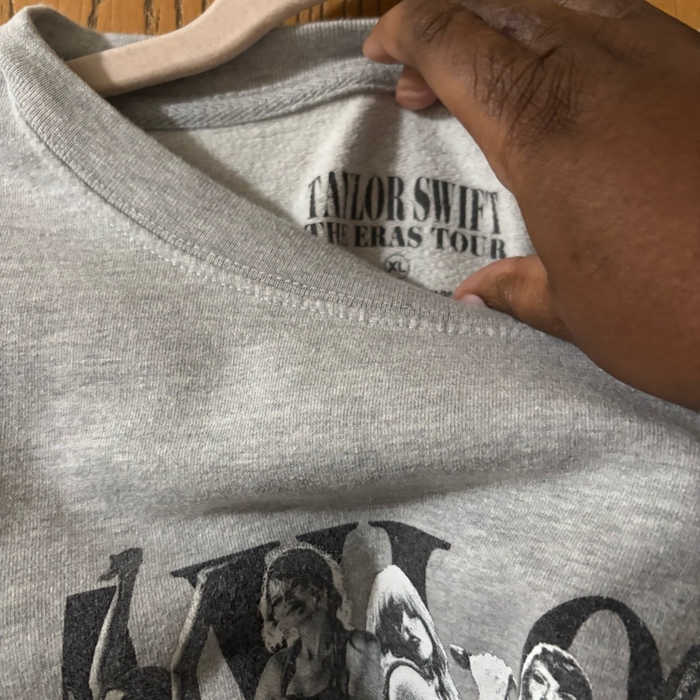 Taylor Swift The Era Tour official merch Size XL 2023  Sweatshirt - Picture 3 of 7